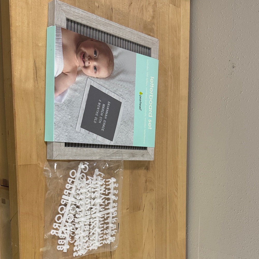 Pearhead Gray and White Letterboard Set